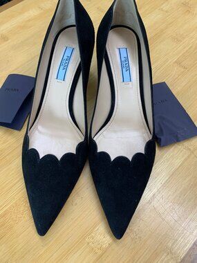 Brand new Prada pointy toe, kitten heel, scallop black suede shoes, size EU 36
